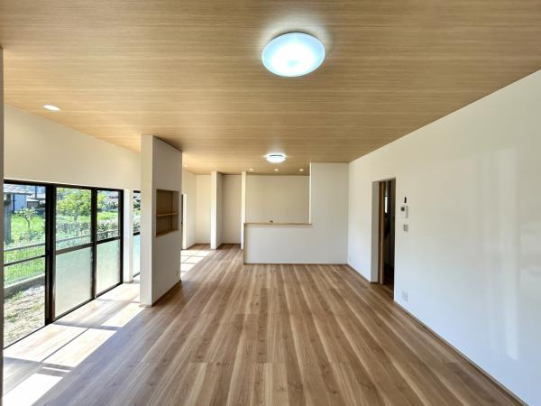 西条市北条664-4　中古住宅の居間・リビング