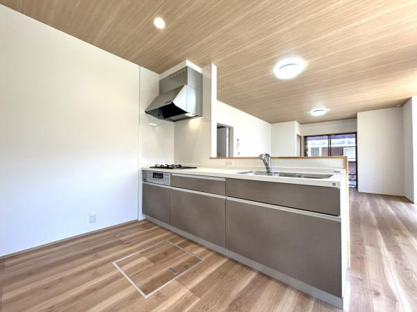 西条市北条664-4　中古住宅のキッチン