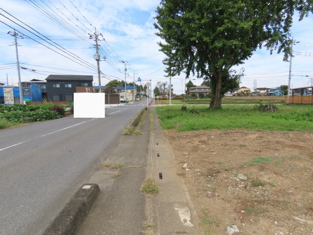 坂戸市石井売地の前面道路含む現地写真