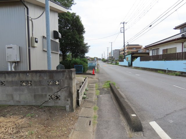 坂戸市石井売地の前面道路含む現地写真