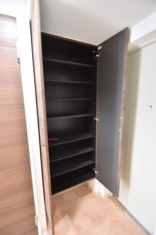 大阪市都島区都島中通２丁目の賃貸マンションの玄関