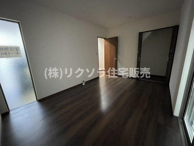 仁和寺町　未入居一戸建ての内装|洋室
■物件内覧・資金計画相談・住宅ローン相談、リフォーム相談、お問合せ受付中■
※当日・翌日のご内覧、ご相談はお電話でのお問合せがスムーズです！