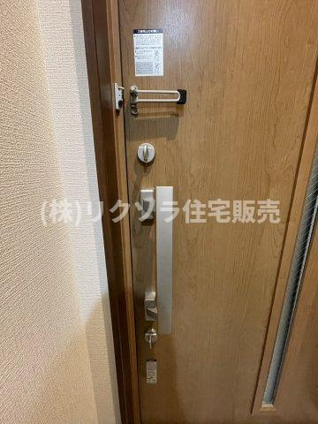 仁和寺町　未入居一戸建ての防犯設備|ツーシリンダー錠
■物件内覧・資金計画相談・住宅ローン相談、リフォーム相談、お問合せ受付中■
※当日・翌日のご内覧、ご相談はお電話でのお問合せがスムーズです！