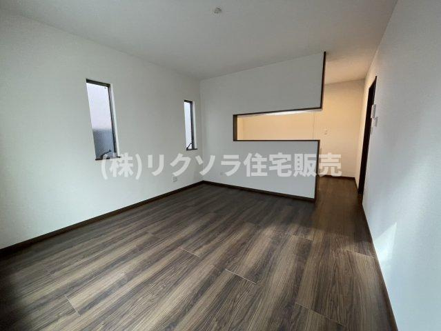 仁和寺町　未入居一戸建ての居間・リビング|LDK
■物件内覧・資金計画相談・住宅ローン相談、リフォーム相談、お問合せ受付中■
※当日・翌日のご内覧、ご相談はお電話でのお問合せがスムーズです！