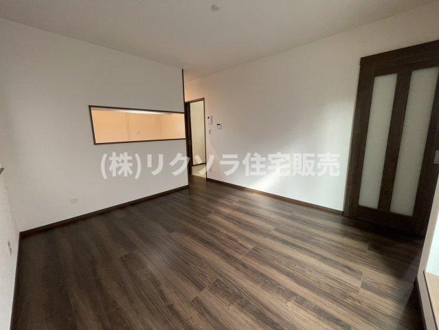 仁和寺町　未入居一戸建ての居間・リビング|LDK
■物件内覧・資金計画相談・住宅ローン相談、リフォーム相談、お問合せ受付中■
※当日・翌日のご内覧、ご相談はお電話でのお問合せがスムーズです！