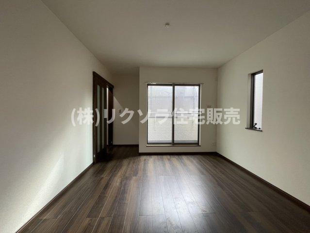 仁和寺町　未入居一戸建ての居間・リビング|LDK
■物件内覧・資金計画相談・住宅ローン相談、リフォーム相談、お問合せ受付中■
※当日・翌日のご内覧、ご相談はお電話でのお問合せがスムーズです！