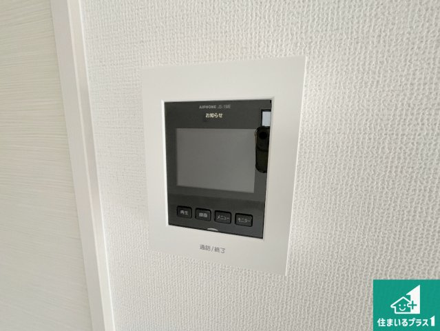 栗東市小柿　第2期　新築一戸建ての防犯設備|カラーモニターインターホン！声だけでなく来訪者の姿や顔がモニターで確認できるので、小さなお子様がいらっしゃるご家庭でも安心できます！
