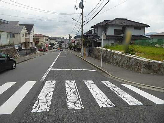 【前面道路含む現地写真】