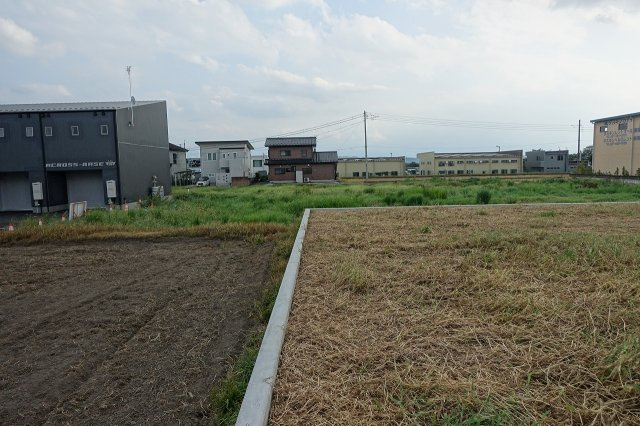 高崎市箕郷町下芝　全４区画分譲地　③の外観|東側境界を北から南方向