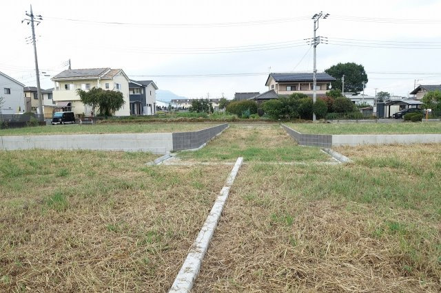 高崎市箕郷町下芝　全４区画分譲地　③の外観|西側境界を南から北方向