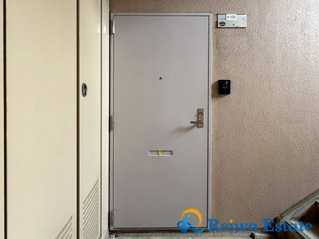 ライトタウン茅ヶ崎4号棟の玄関