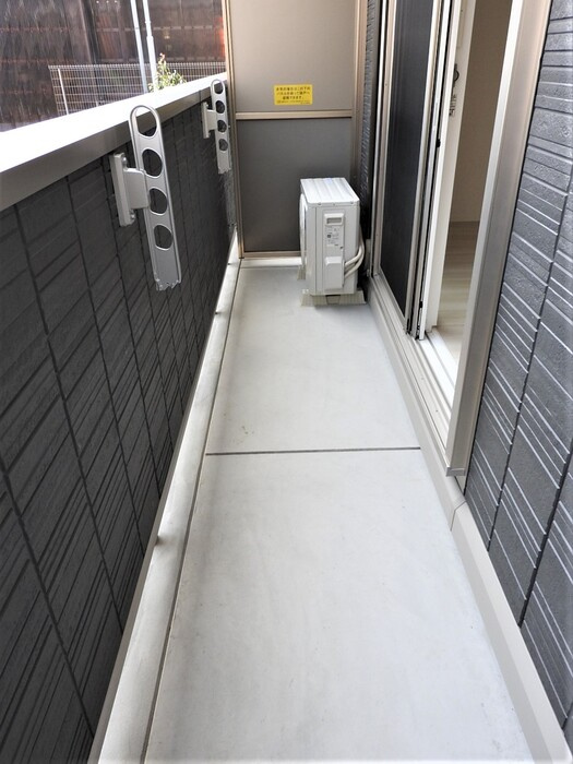 泉大津市式内町のハイツのバルコニー|お洗濯にも便利なバルコニー付き