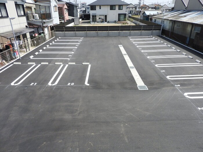 泉大津市式内町のハイツの駐車場|駐車場に車を止められます