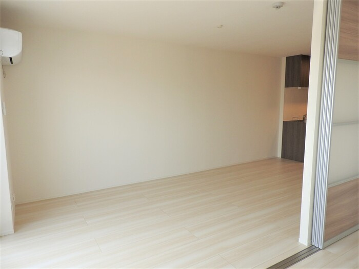 泉大津市式内町のハイツの洋室|スタンダードな洋室です