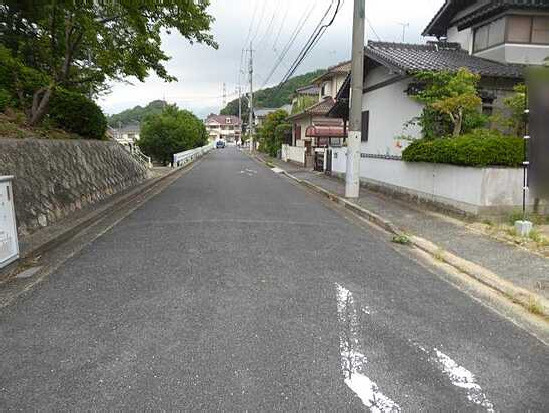 【前面道路含む現地写真】