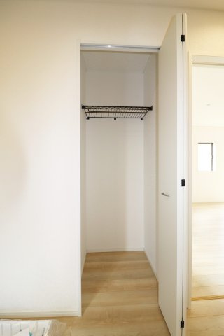 郡山市富田町大徳南第19　　　1号棟　　小山田小学校、郡山第6中学区の収納|g1













1Fホール収納♪

