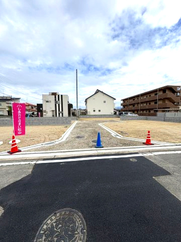 LAVIE居相2501A　新築分譲戸建　松山市居相5丁目の前面道路含む現地写真|前面道路含む現地写真です
