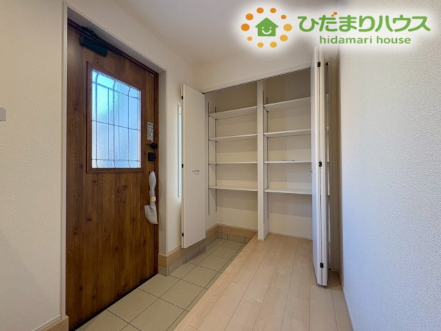 熊谷市宮本町第2　新築一戸建て　リーブルガーデン　02の玄関|これだけあればご家族全員分のお靴もラクラク収納できちゃう！