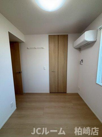 柏崎市三和町のアパートの洋室