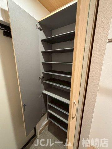 柏崎市三和町のアパートの収納