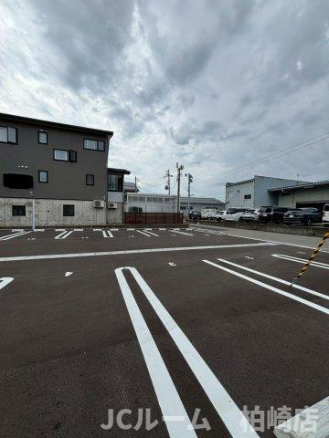 柏崎市三和町のアパートの駐車場