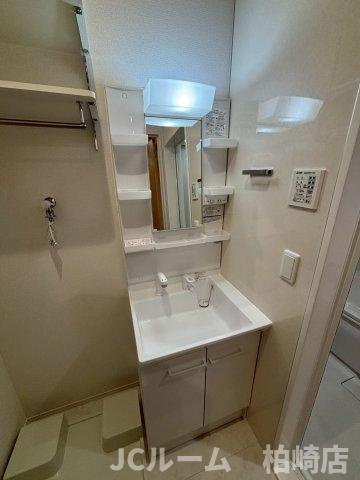 柏崎市三和町のアパートの独立洗面台