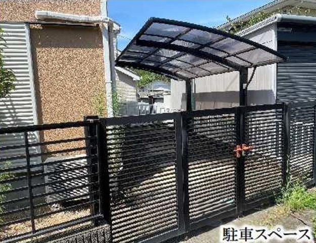 ■二世帯住宅可■岡津町 中古戸建 3980万円の駐車場