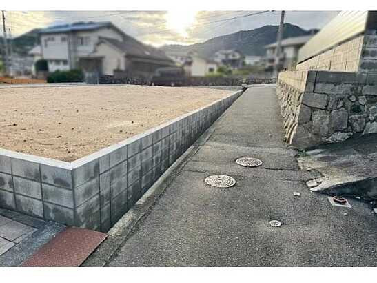 【前面道路含む現地写真】