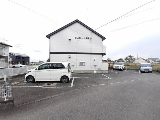クレストールタカハシの駐車場