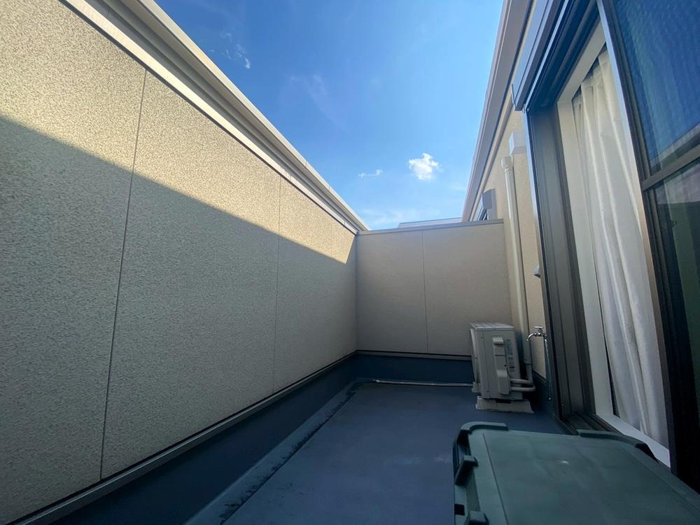 池の瀬町　中古一戸建てのバルコニー|■物件内覧・資金計画相談・住宅ローン相談、リフォーム相談、お問合せ受付中■
※当日・翌日のご内覧、ご相談はお電話でのお問合せがスムーズです！