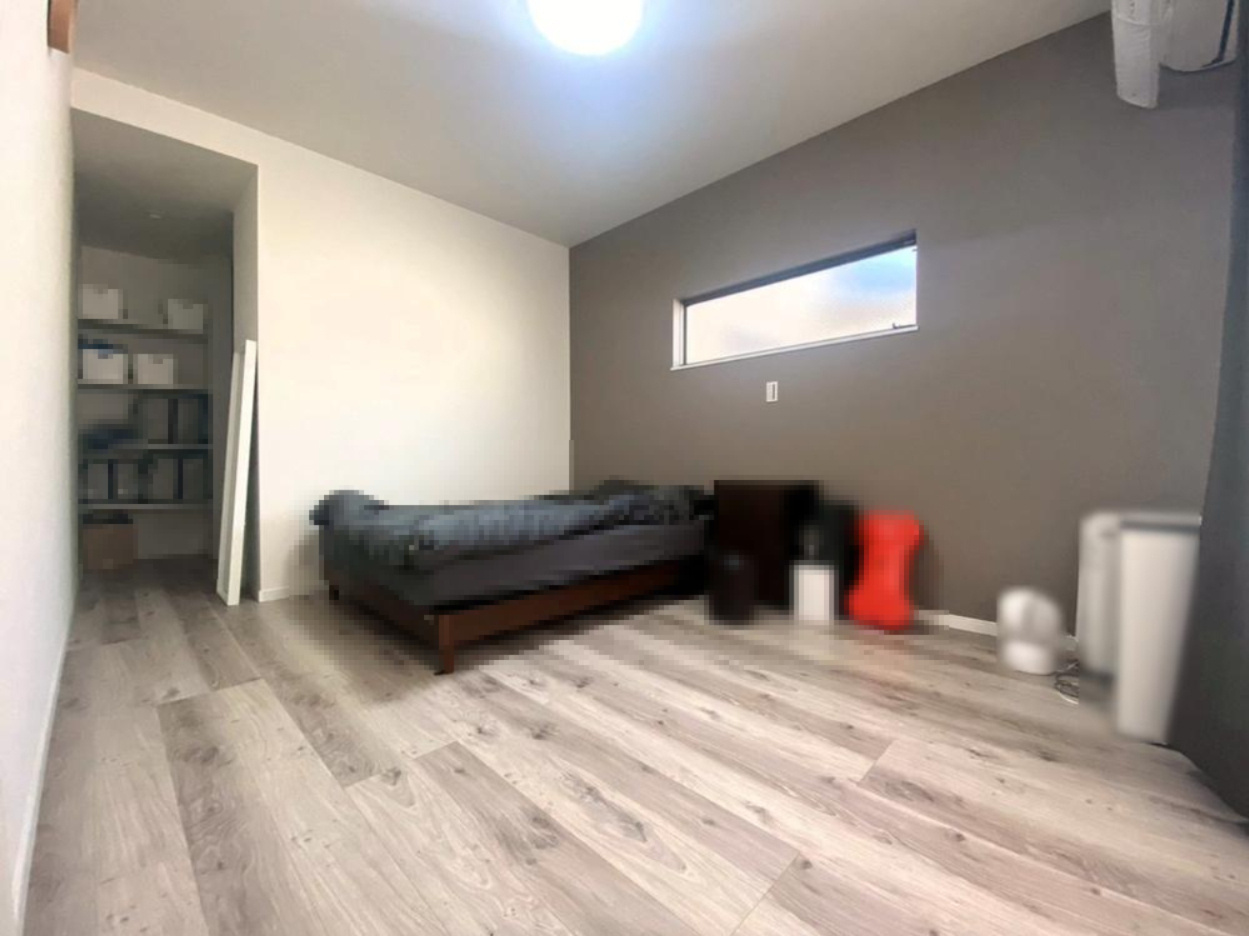 池の瀬町　中古一戸建ての寝室|洋室7.8帖　ウォークインクローゼット付き
■物件内覧・資金計画相談・住宅ローン相談、リフォーム相談、お問合せ受付中■
※当日・翌日のご内覧、ご相談はお電話でのお問合せがスムーズです！