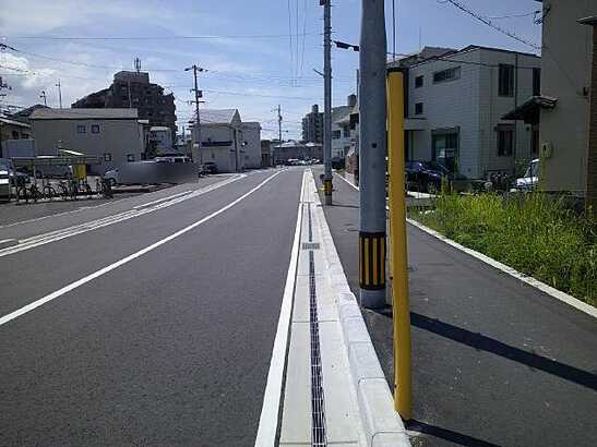 【前面道路含む現地写真】