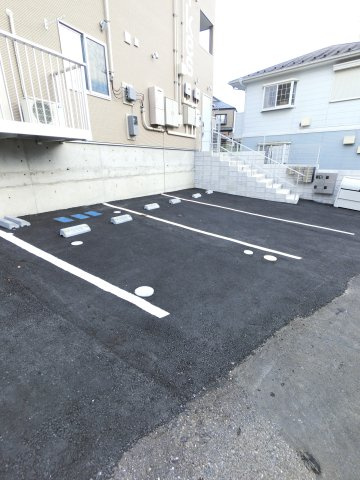 Likes仁戸名町A棟の駐車場