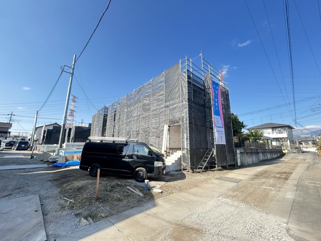新築　高崎市箕郷町下芝第8　クレイドルガーデン　4号棟の前面道路含む現地写真|現地写真　北東側接道幅員約4ｍ