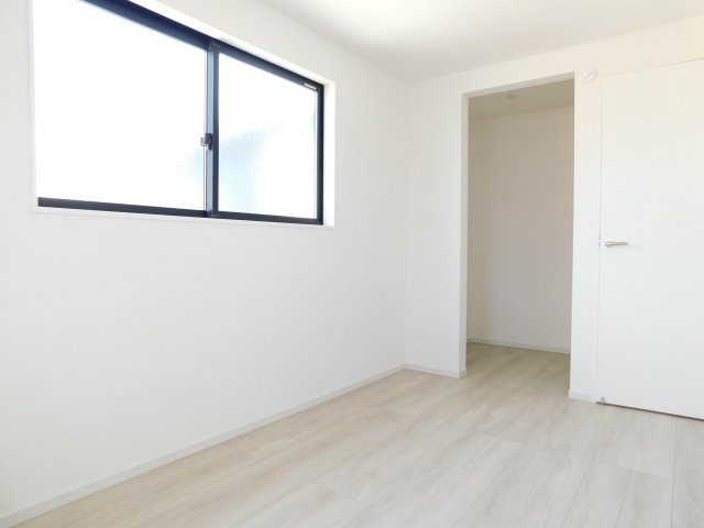 名古屋市北区柳原１丁目の新築一戸建の洋室|◇３階洋室◇　　明るい洋室６．１帖　ウォークインクローゼット完備♪　