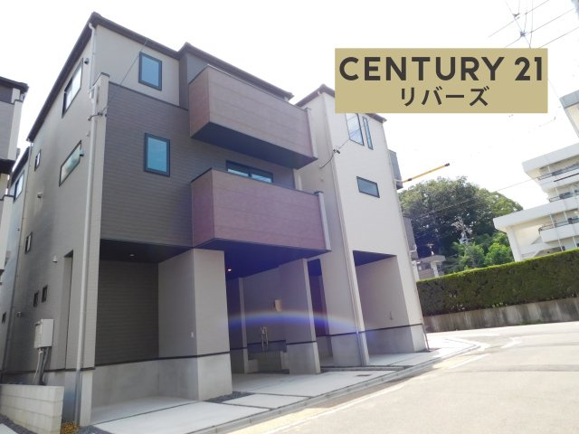 名古屋市北区柳原１丁目の新築一戸建の外観|☆２号棟☆　　新価格！！いつでも見学出来ます♪（お問合せ当日、平日、水曜、夜間でもＯＫ）　都市型３階建！　ビルトインガレージ！　駐車並列２台ＯＫ！　カウンター付きＬＤＫ２１．７帖♪　