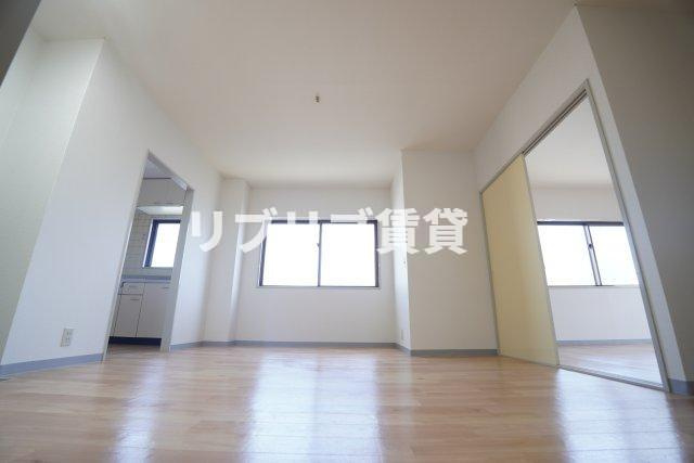 伊藤第三コーポの居間・リビング