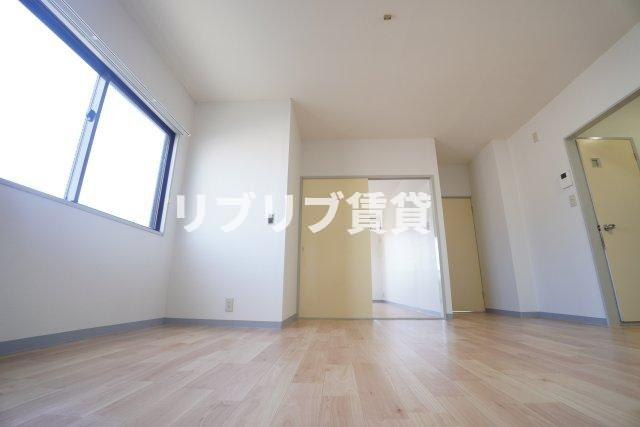 伊藤第三コーポの居間・リビング