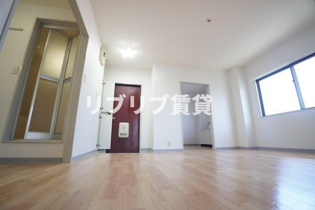 伊藤第三コーポの居間・リビング