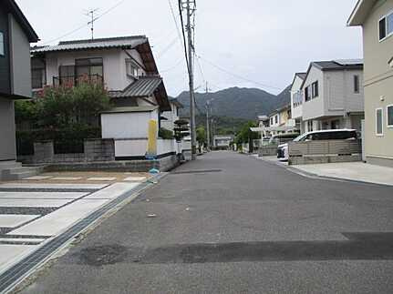 廿日市市前空３丁目の前面道路含む現地写真