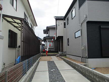 廿日市市前空３丁目の前面道路含む現地写真