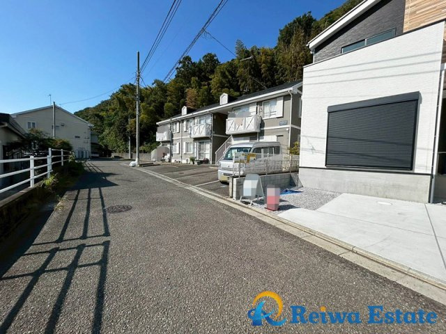 新築戸建　藤沢市城南2丁目の前面道路含む現地写真