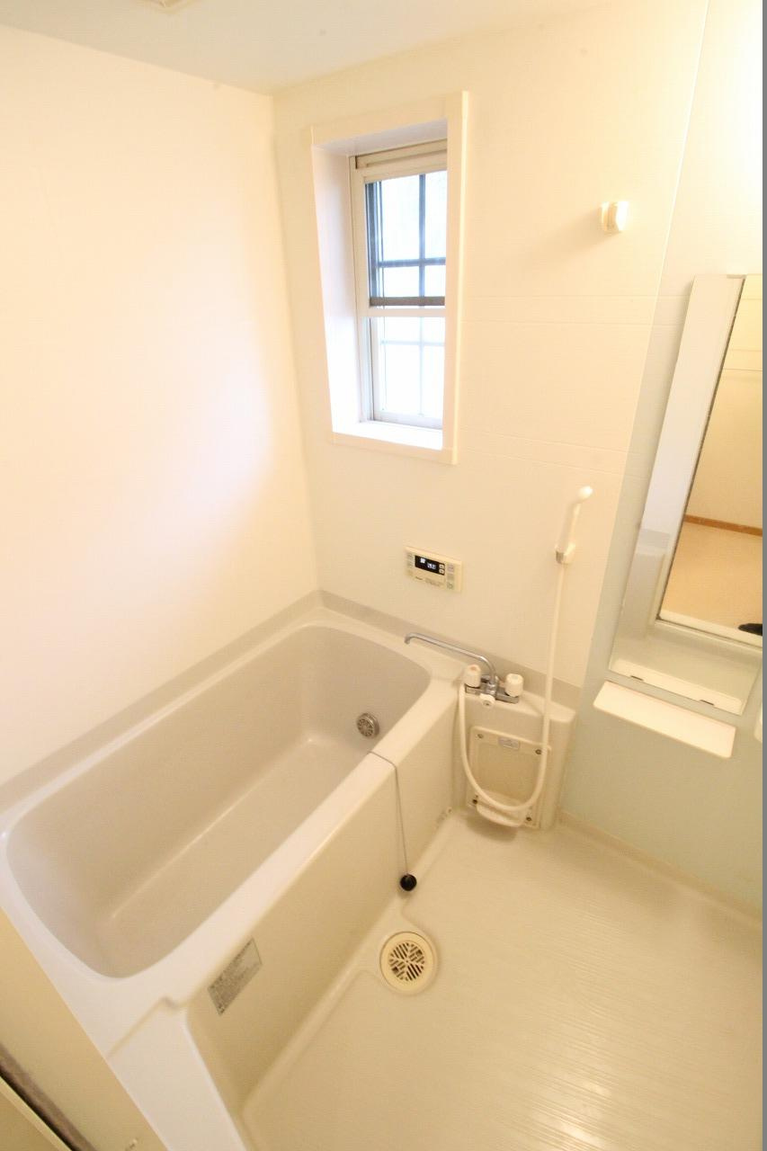 ルナ　パレス　Aの浴室|※お部屋により仕様が異なる場合があります