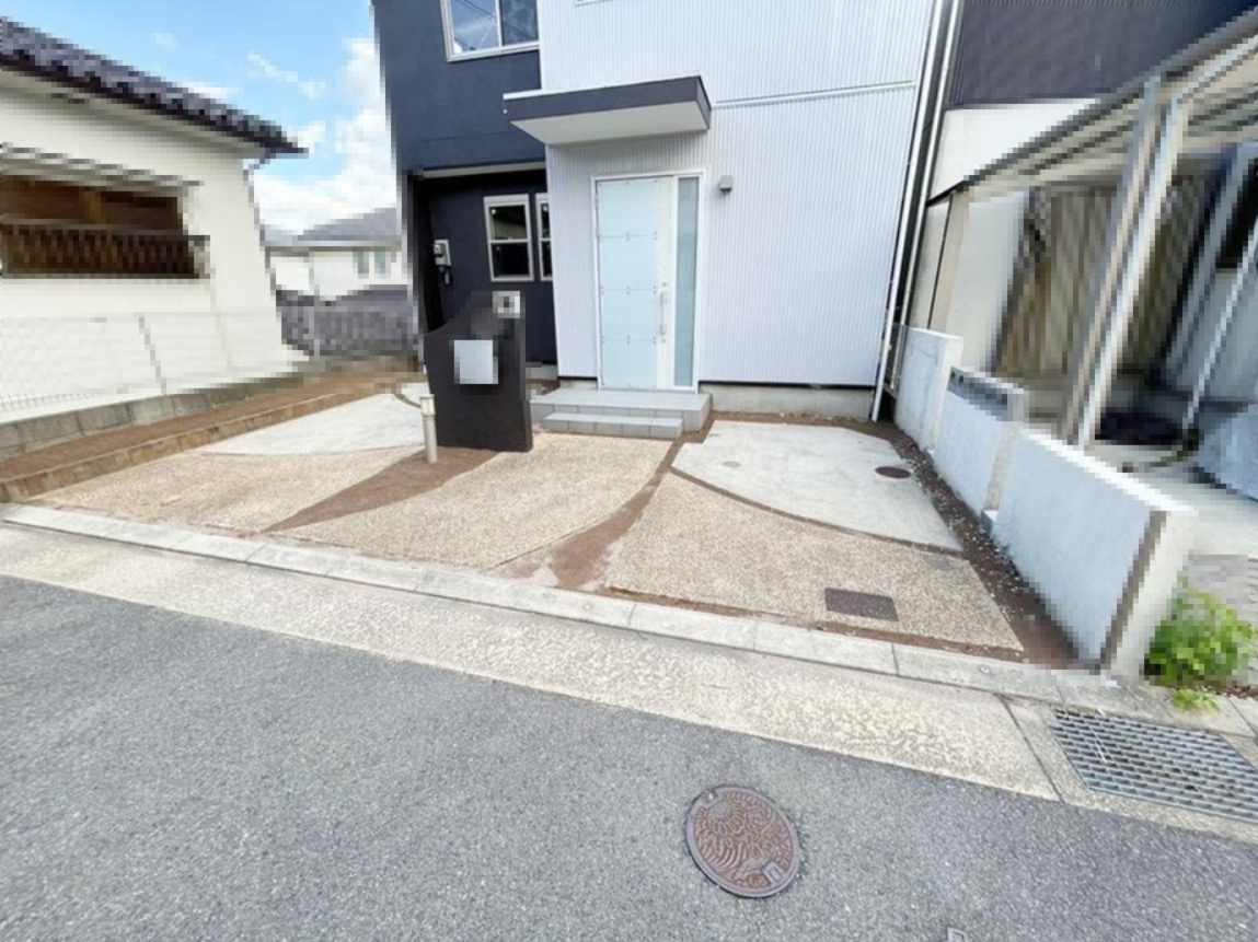 長尾元町3丁目　中古一戸建ての駐車場|駐車2台可能
■物件内覧・資金計画相談・住宅ローン相談、リフォーム相談、お問合せ受付中■
※当日・翌日のご内覧、ご相談はお電話でのお問合せがスムーズです！