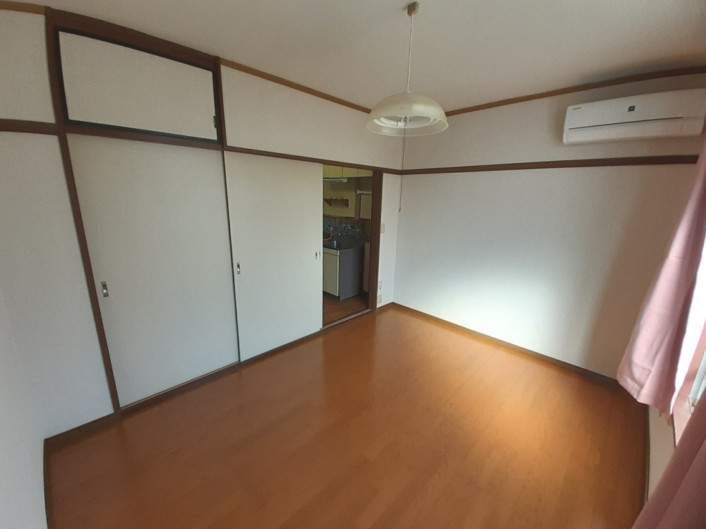 花泉ハナハイムの洋室