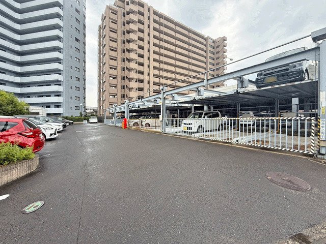 グランドパレス仙台南ウィングタワーの駐車場