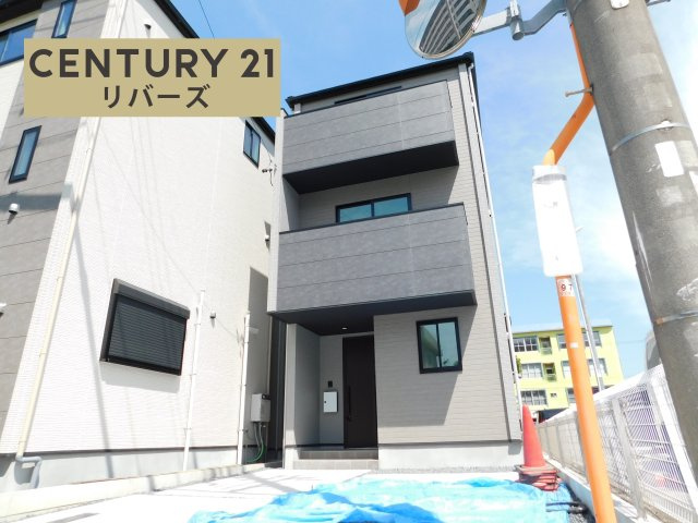 名古屋市北区柳原１丁目の新築一戸建の外観|☆３号棟☆　　新価格！！いつでも見学出来ます♪（お問合せ当日、平日、水曜、夜間でもＯＫ）　南向き！　都市型３階建！　駐車並列２台ＯＫ！　フリースペース完備！