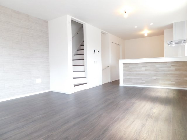 名古屋市北区柳原１丁目の新築一戸建の居間・リビング|◇リビング◇　　南面で明るいリビング１７．５帖　リビングが見渡せる対面キッチン♪