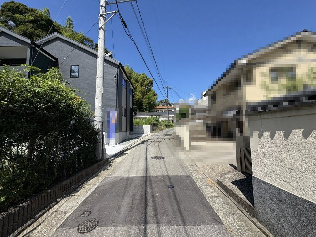 【その他】 | 福岡市東区松崎3丁目1期　1号棟（全1棟）【仲介手数料無料・0円】 | 現地写真。前面道路です。