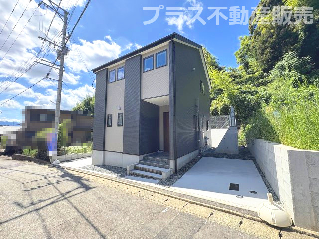 【外観】 | 福岡市東区松崎3丁目1期　1号棟（全1棟）【仲介手数料無料・0円】 | 現地写真。プラス不動産販売なら、現場の全ての棟をまとめてご見学頂けます。